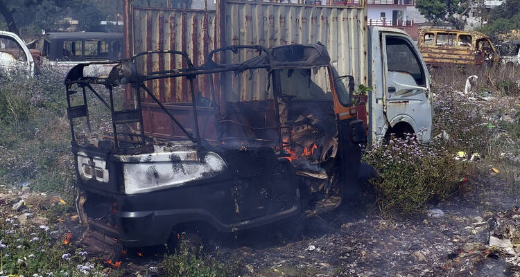Fire broke out in the garbage in front of the police station, and an autorickshaw parked nearby burned.