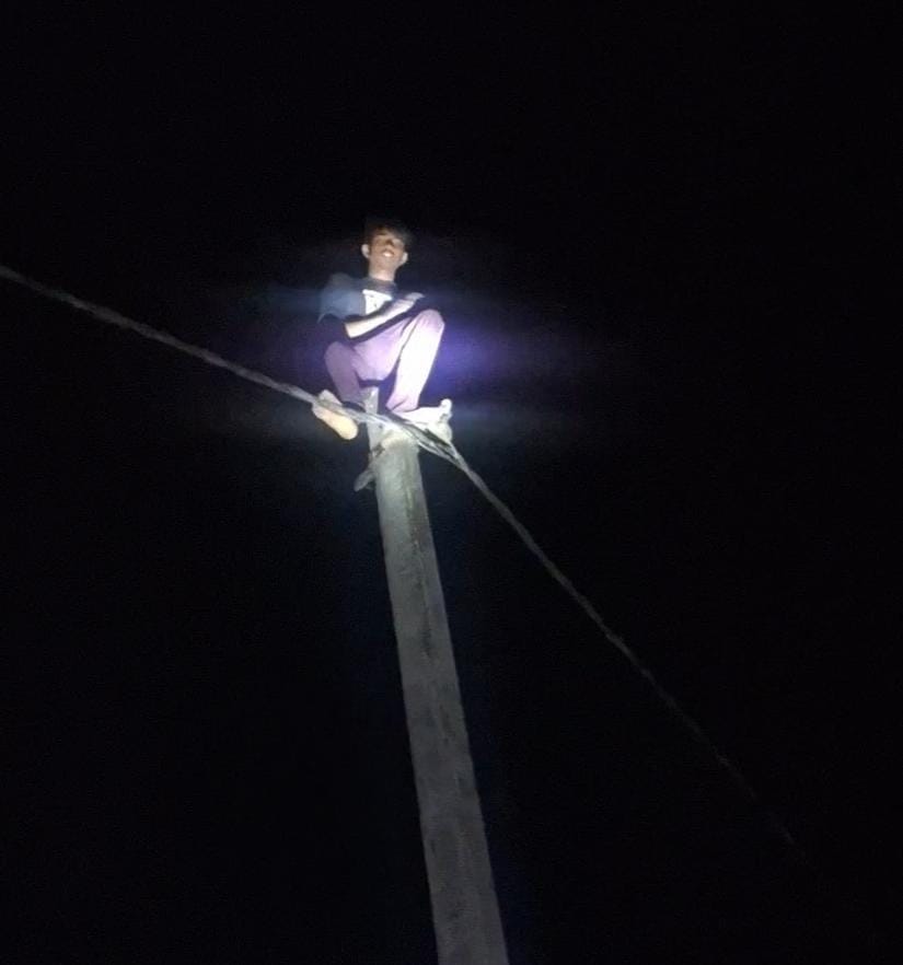 Drunken teenager climbs on electric pole