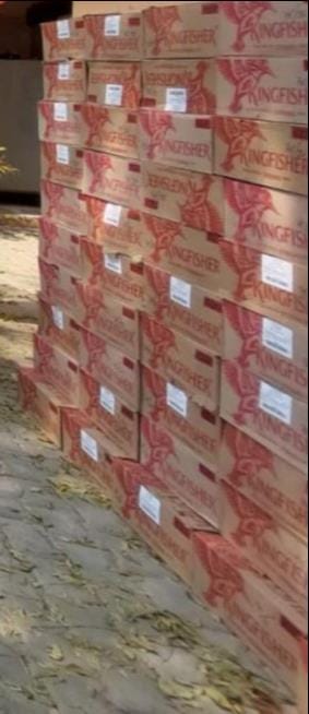 Lucknow STF seized 471 cases of English liquor.