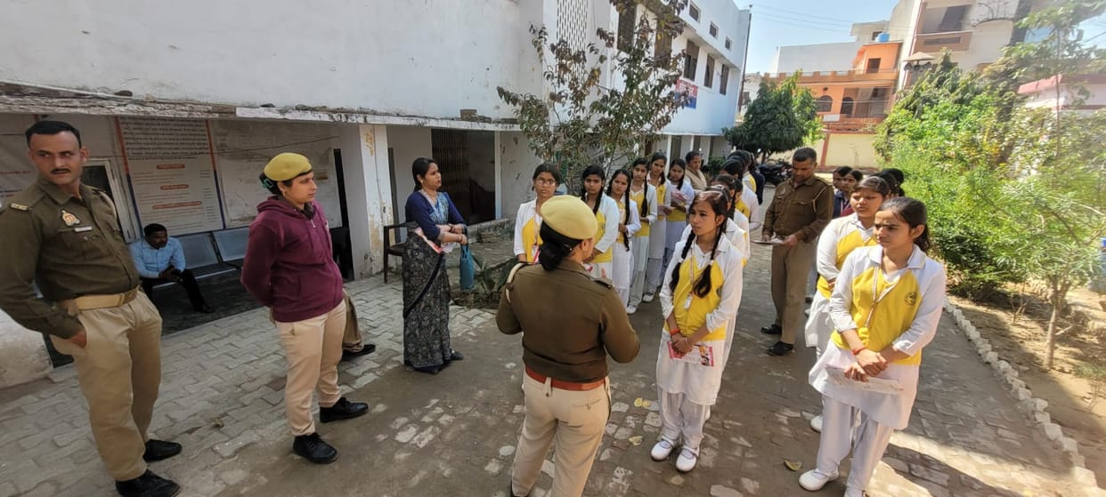 Friendly Police: Girls gathered information from the lock-up to the family counselling centre.