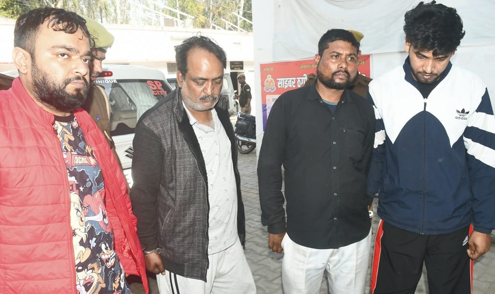 Four accused of robbing a collection agent arrested