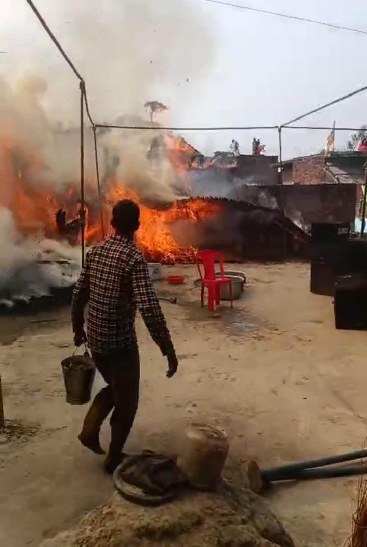 Cylinder explodes during a mundan ceremony, one person suffers burn injuries
