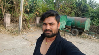 शादी की खुशियों के बीच मातम: हाइवा की टक्कर से बारात जा रहे युवक की मौत, चार बच्चों के सिर से उठा पिता का साया