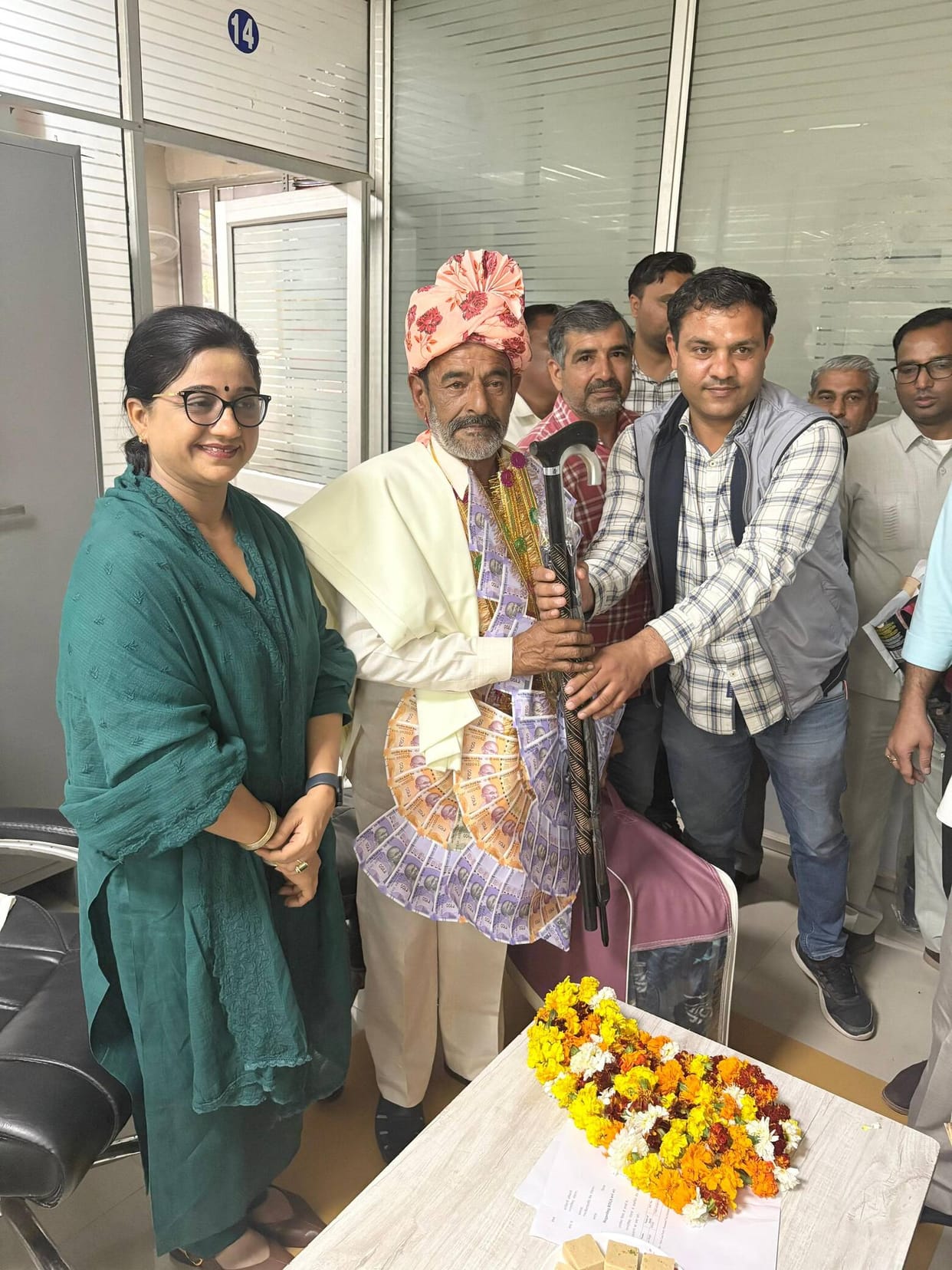 Municipal employee Kapoor Singh was given farewell on retirement.