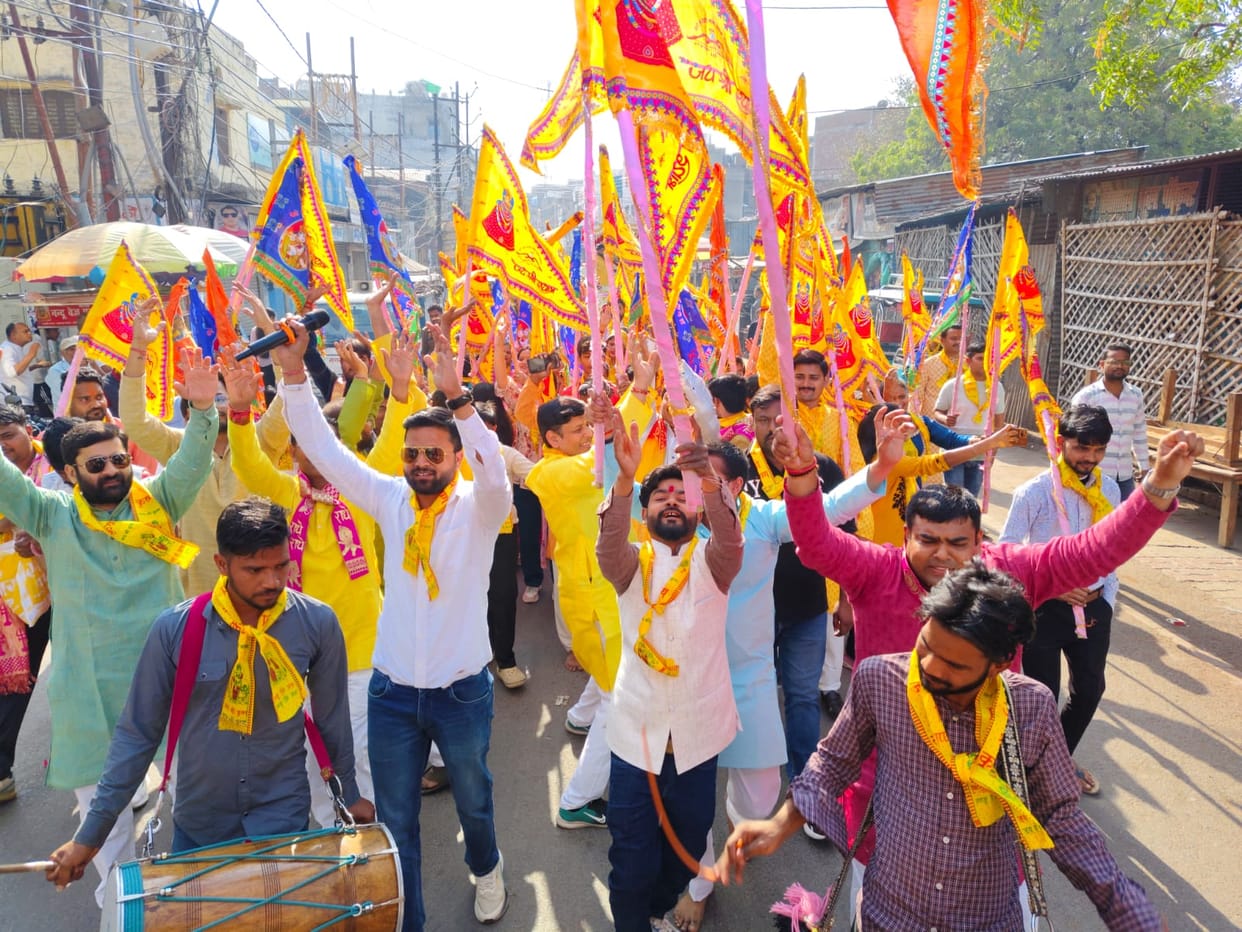 The grand Nishan Yatra of Baba Khatu Shyam started on Rangbhari Ekadashi.