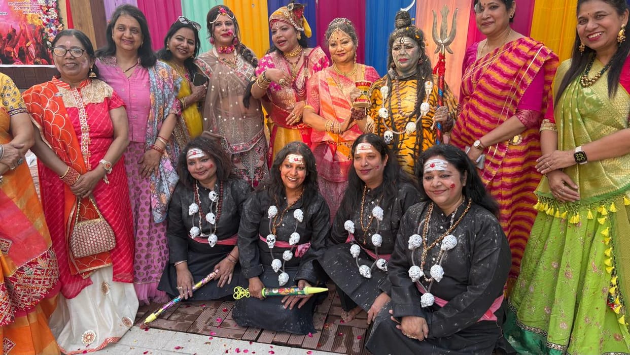 Rotary Varanasi Vrinda family celebrated Falgunotsav with great enthusiasm