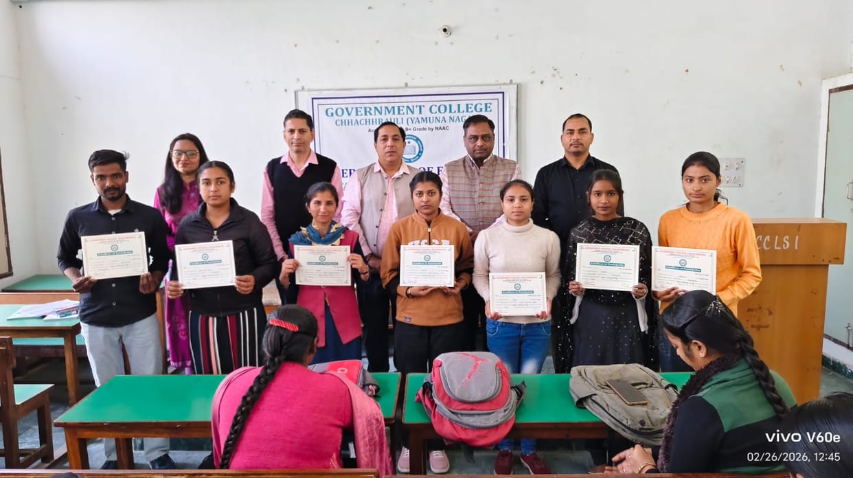 Harvinder Kaur got first place in the extempore competition