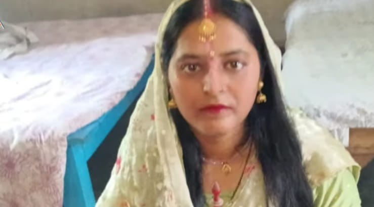 बस की टक्कर से सरकारी शिक्षिका की मौत