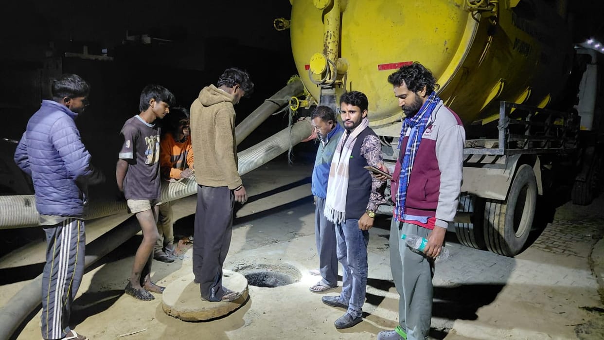 Cleanliness drive carried out in Ward 11, Super Sucker Machine brings huge relief