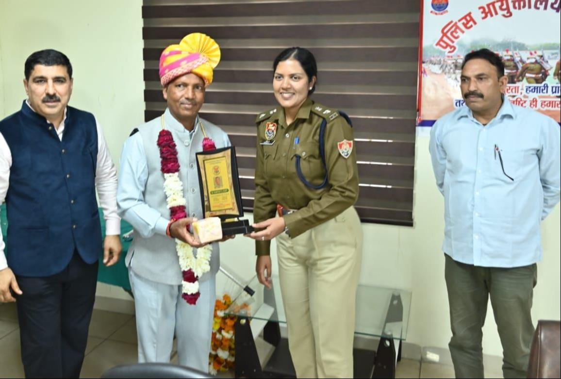 Deputy Commissioner of Police bids farewell to employees on their retirement