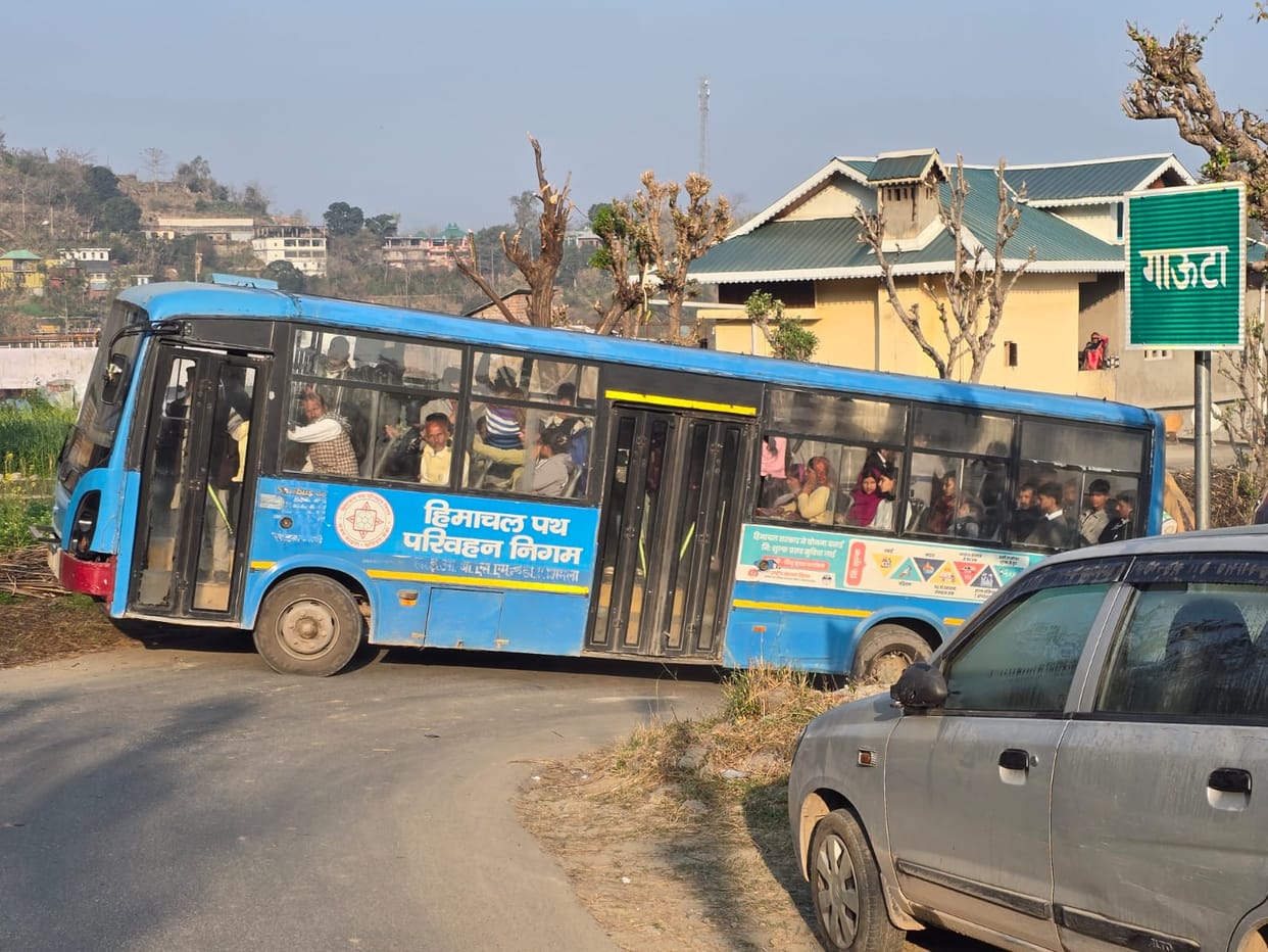 Women united to protest against the closure of bus routes