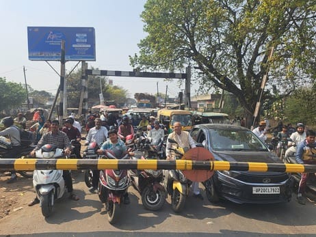 railway gate remain closed, vehicles will use an alternative route