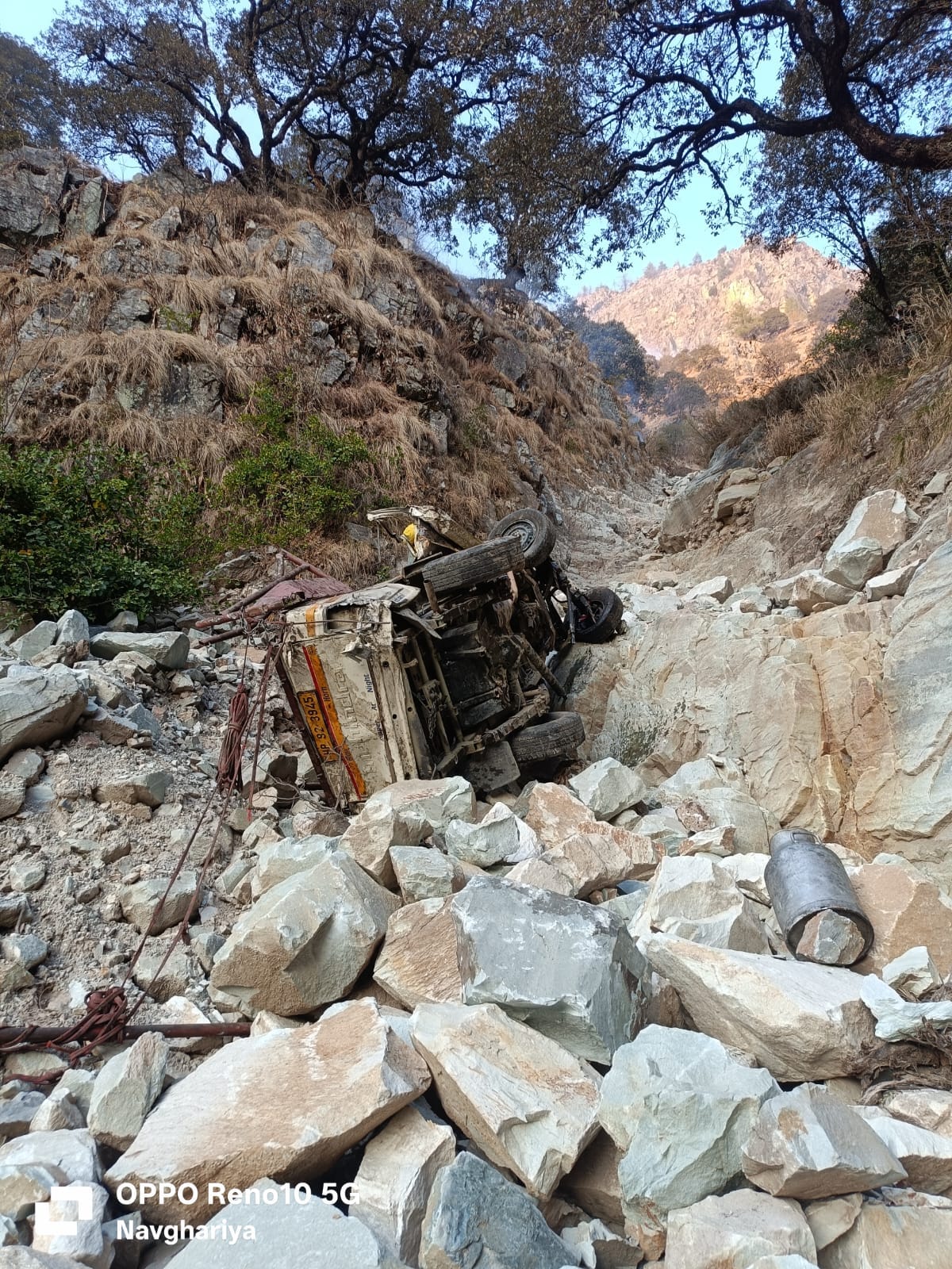 Bolero camper falls into a deep gorge, two women and the driver die