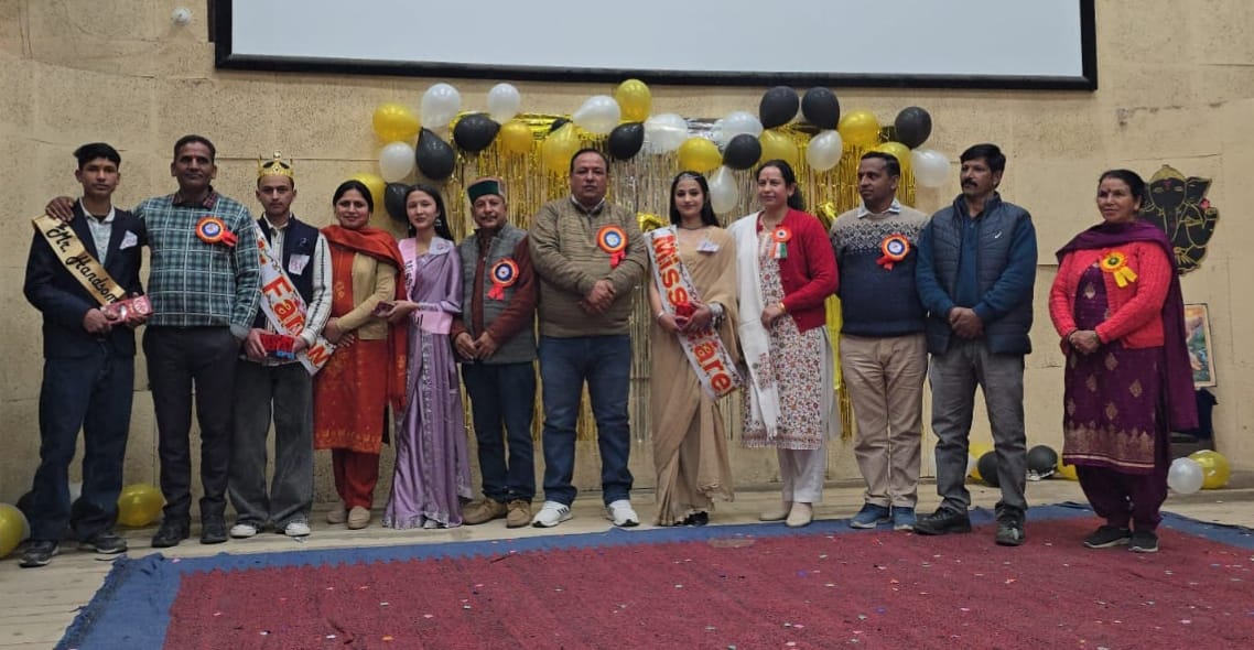 Deepak was awarded the title of Mr. and Antara was awarded the title of Miss Farewell