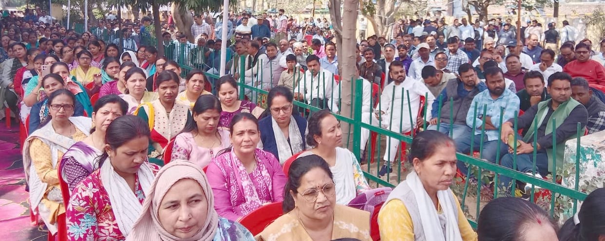 Teachers protest, say implementing TET is injustice