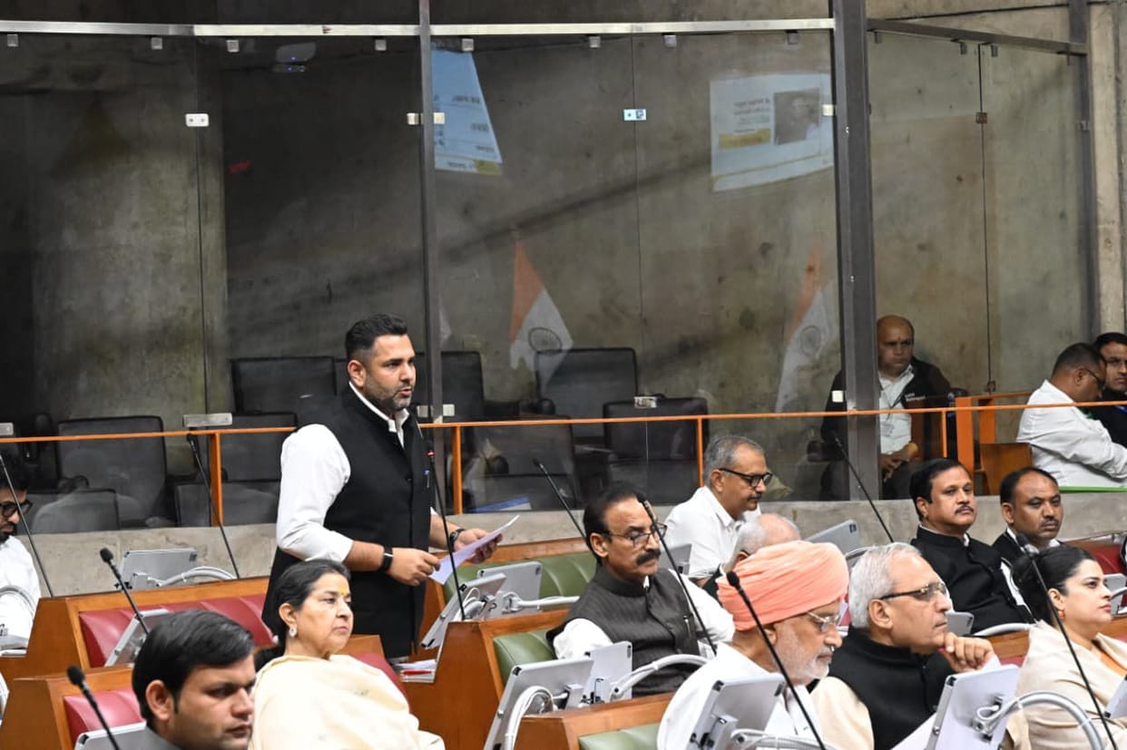 1400 contract teachers of universities should be given service security: MLA