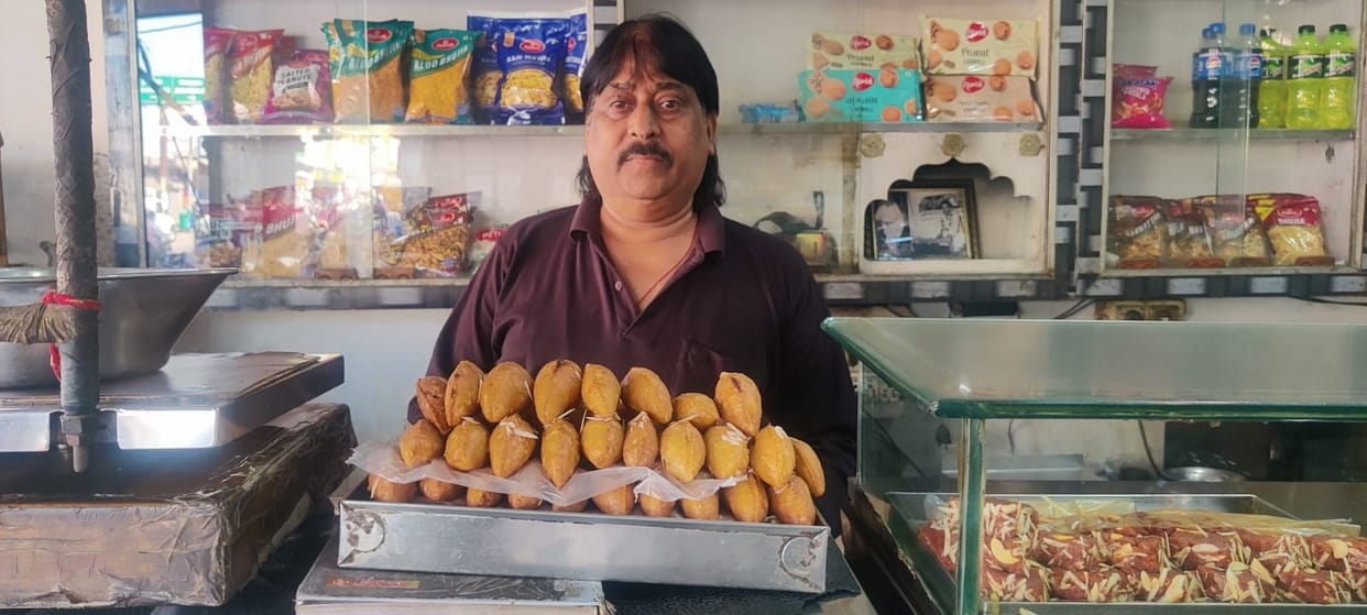 Increased demand for Gujhiya, Mathri and Namkeen in the markets