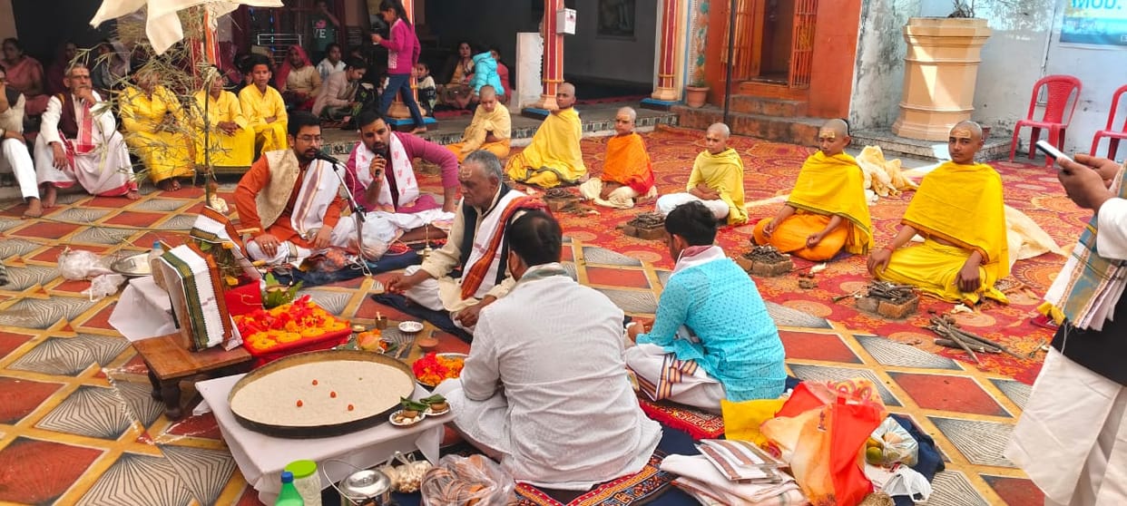 Upanayana ceremony of 11 students of Gurukul was performed as per Vedic rituals.