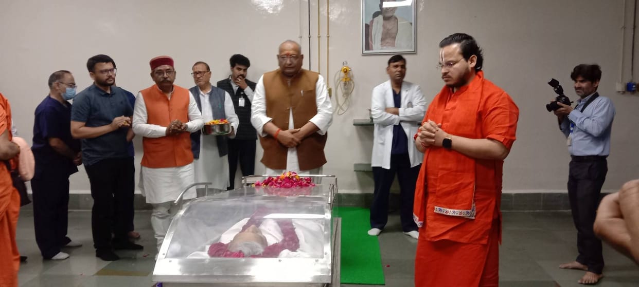 Crowd gathered at Janakikund, tributes paid to Padmashree Dr. BK Jain