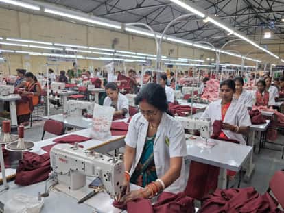 Bettiah bihar news Anganwadi children wear clothes Minister Shravan Kumar inaugurate ceremony today news