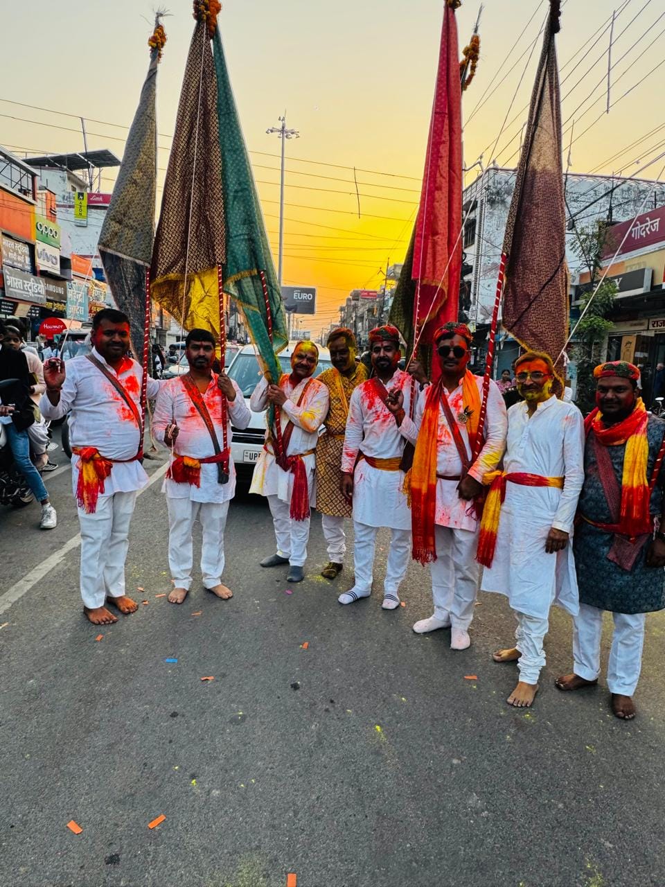 Devotees gathered in large numbers in the grand Nishan Yatra of Khatu Shyam, cheers kept echoing.