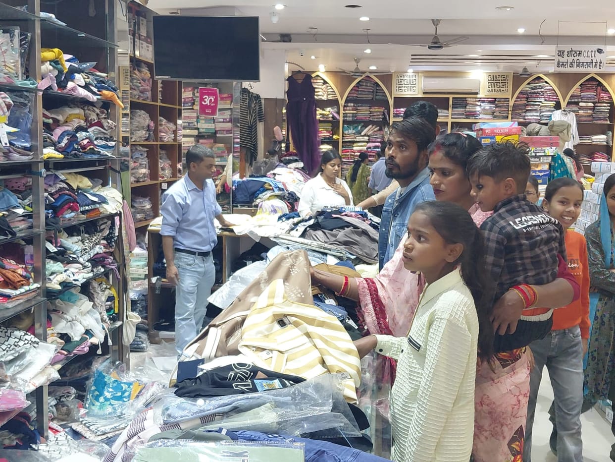 Holi market booms, business worth Rs 10 crore expected