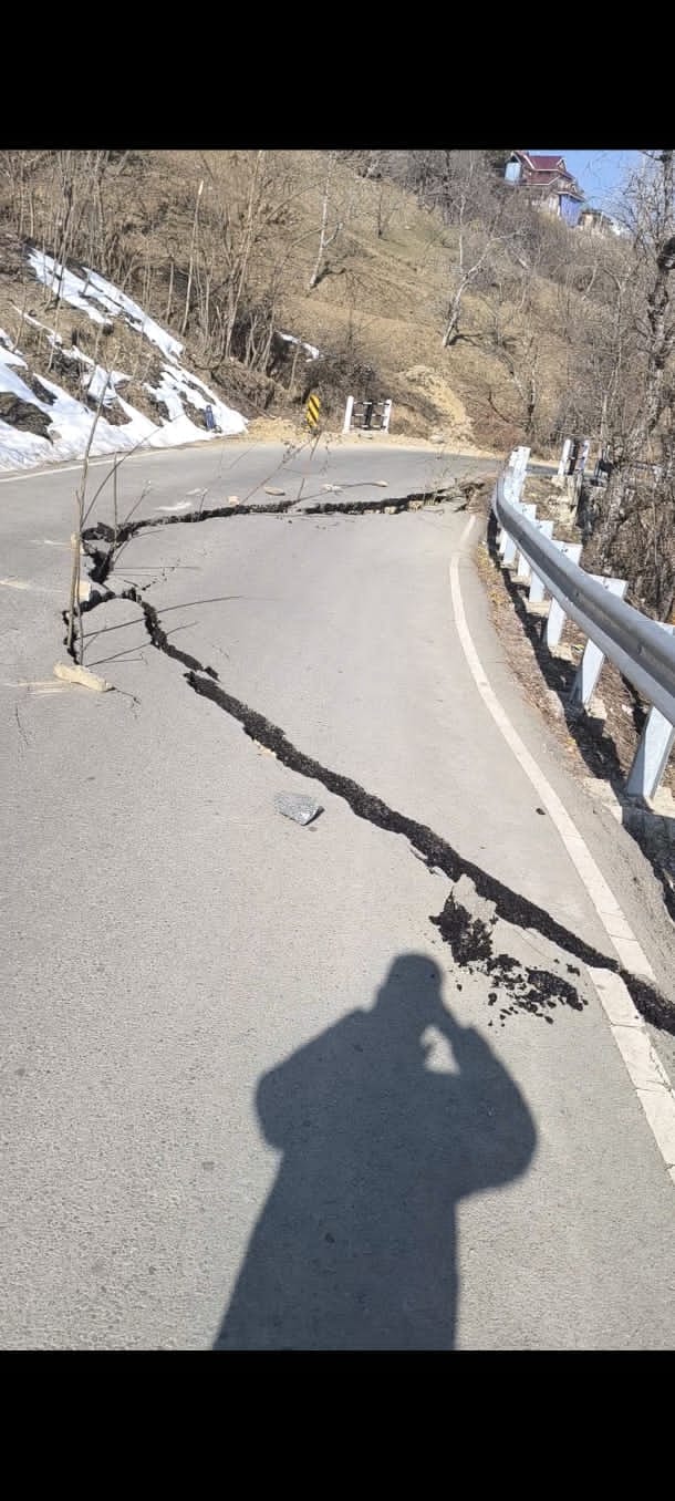 Srinagar, Baramulla Rashi Road Broken, Peoples Afraid