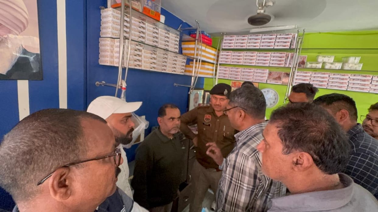 A sweet shop owner was asked for extortion money through a note: 'Lala, give 5 million rupees... you have one day, the rest is my job.' The accused were caught within two hours.