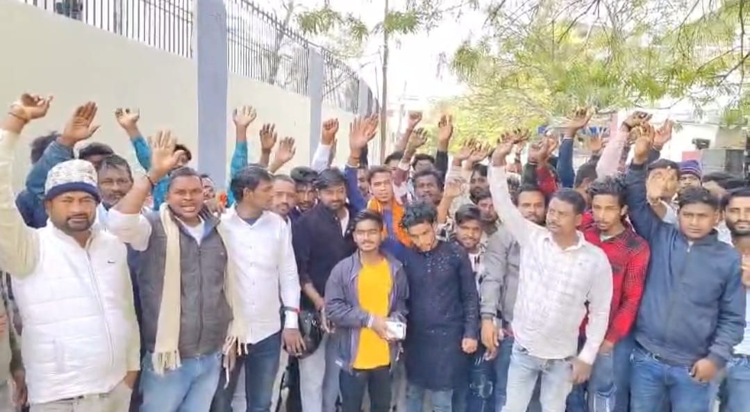 एमएलसी का घेराव
