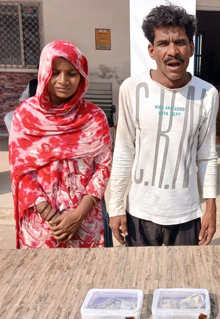 Couple arrested for extorting money from e-rickshaw passengers