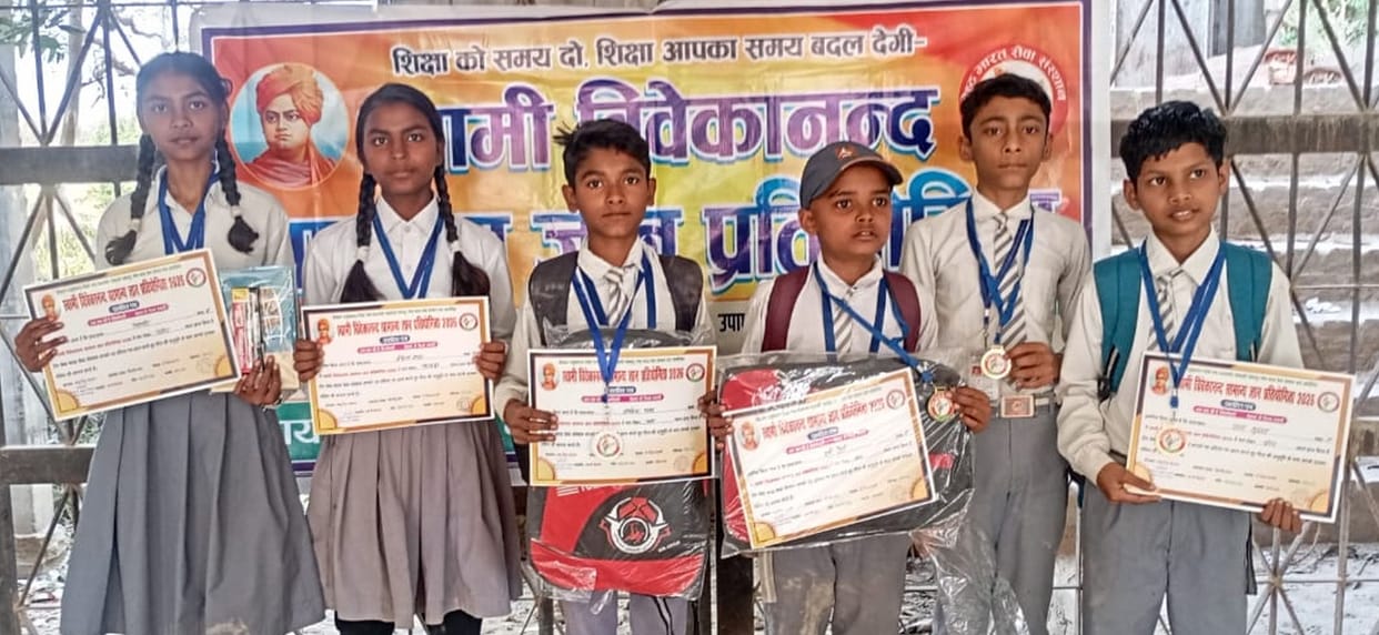 Abhishek and Harsh top the general knowledge competition