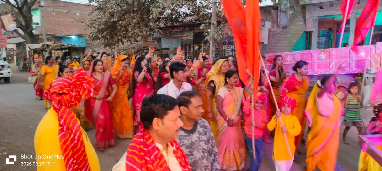 फोटो 28सीकेटीपी 27 शोभा यात्रा में शामिल महिलाएं। संवाद