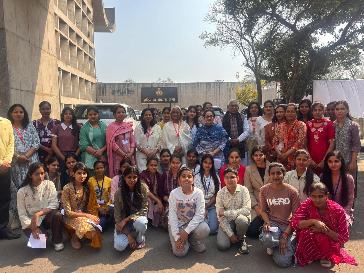 Girl students visited Haryana Vidhansabha