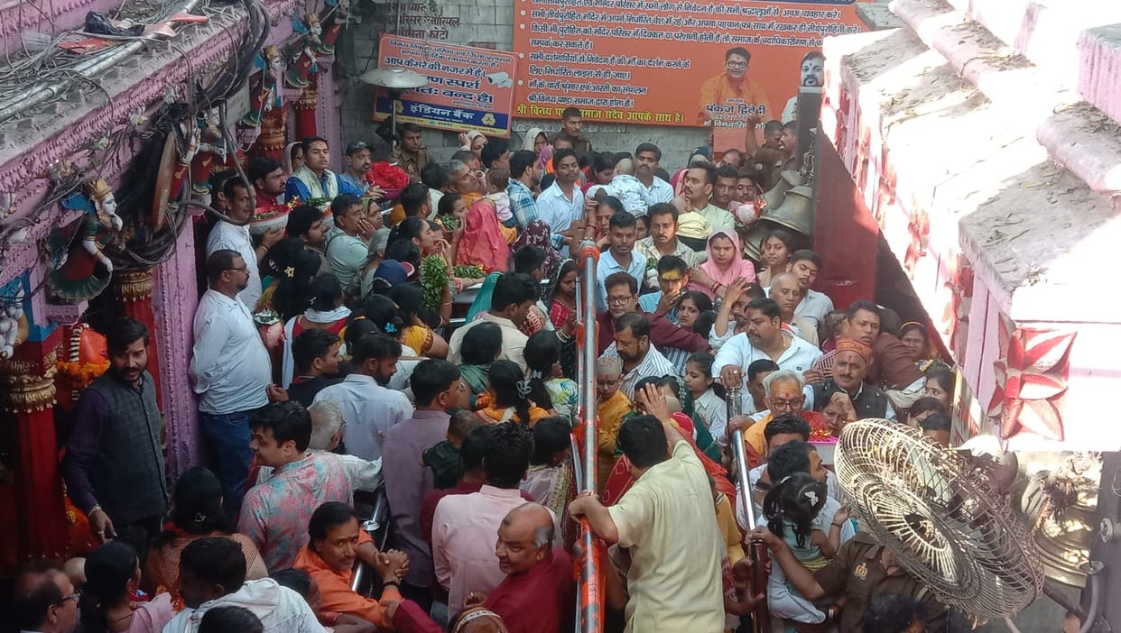 Rangbhari Ekadashi: More than four lakh devotees visited Maa Vindhyavasini.