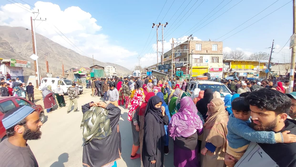 Srinagar, Death in Road Accident, Protest in Barsu Chowk, Family Allegation of Murder