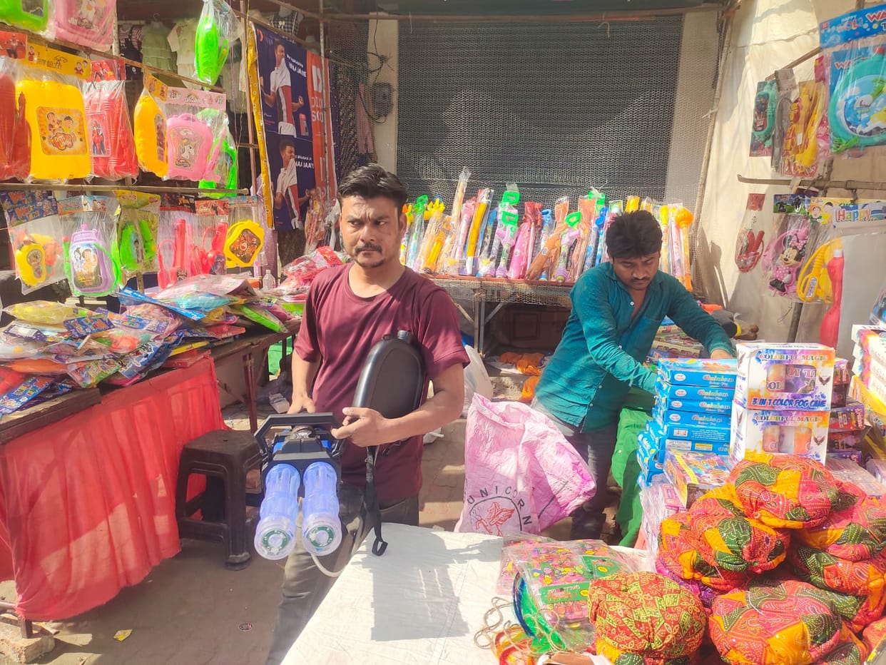 Colors will be showered from charging water guns...the market has become lively