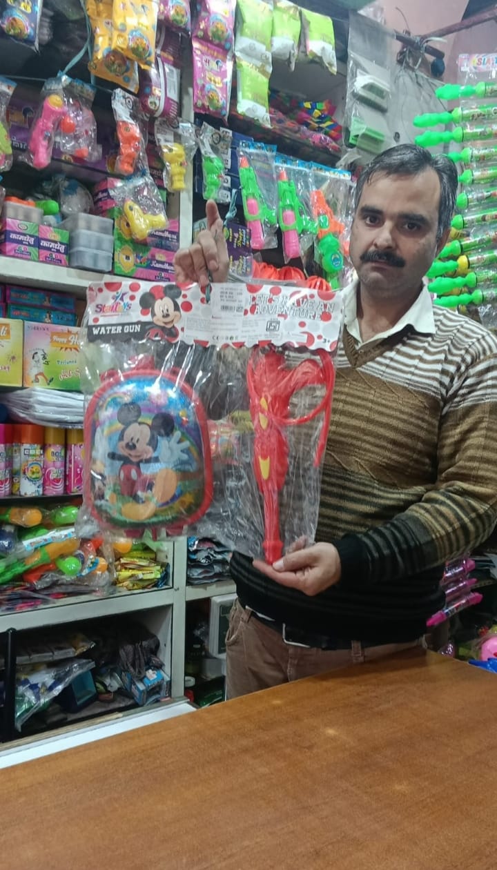 The buzz of colors and water guns in the district markets