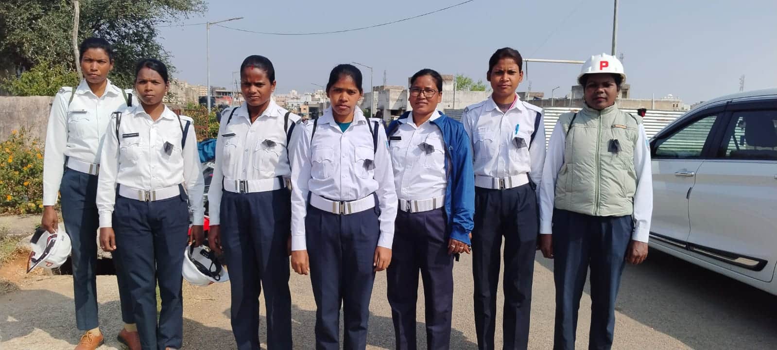 काला बिल्ला लगाकर ड्यूटी करते झारखंड पुलिस के जवान