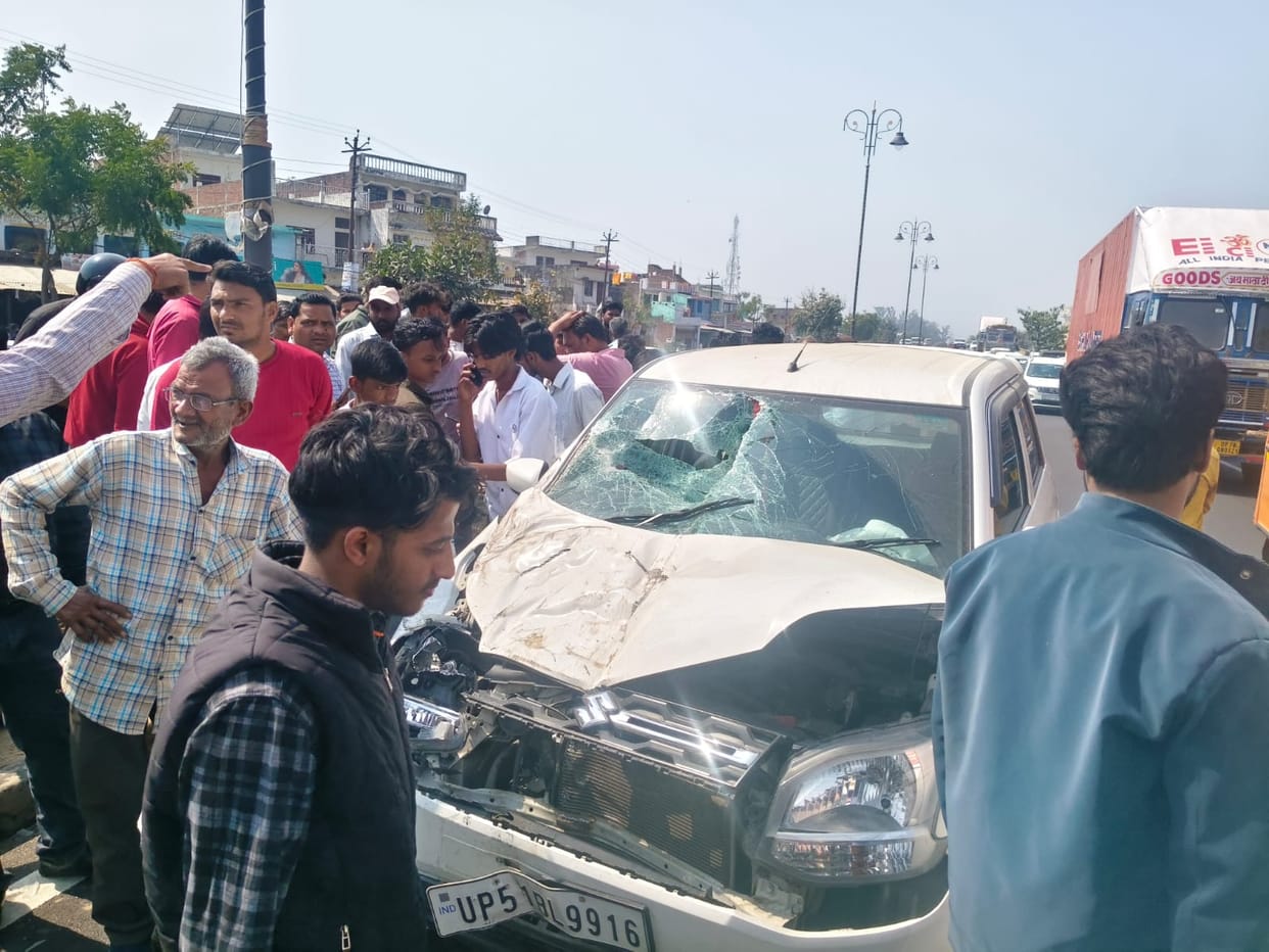 Car collides with tractor-trolley, three members of the same family injured