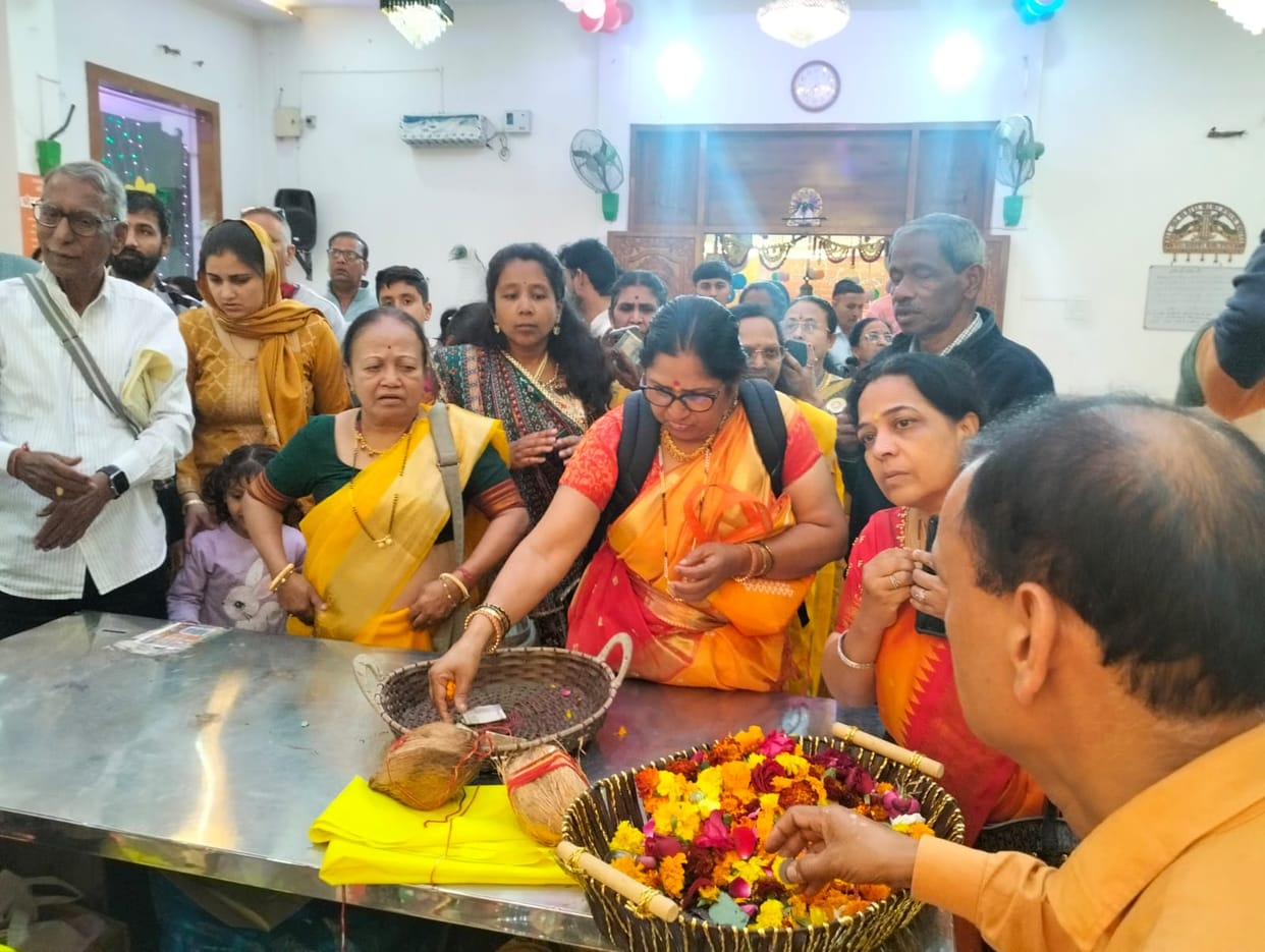 shyam when will my turn come to see you... the devotees danced