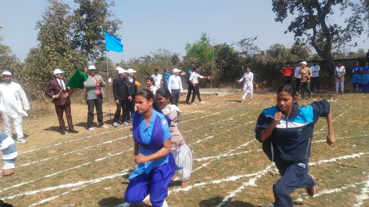 Virendra first in 100 meter race