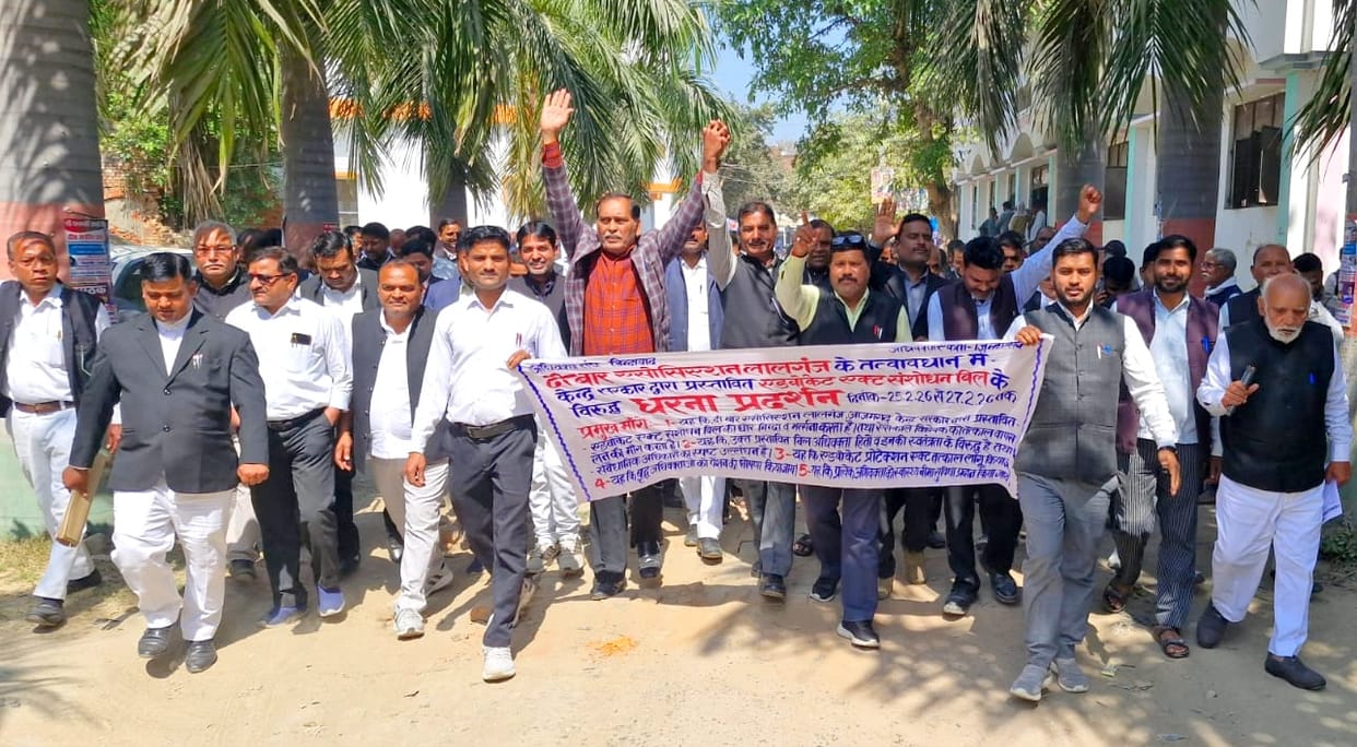 Protest against amendment of Advocate Act