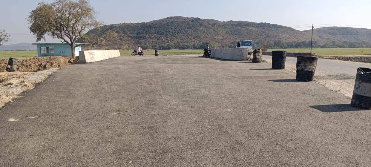 After the construction of the 240 meter approach road, traffic started on the bridge, relief was provided.
