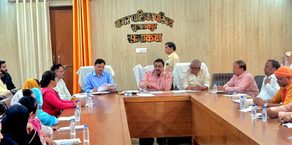 The issue of allotment of shops in Transport Nagar was raised in the Municipal Board meeting