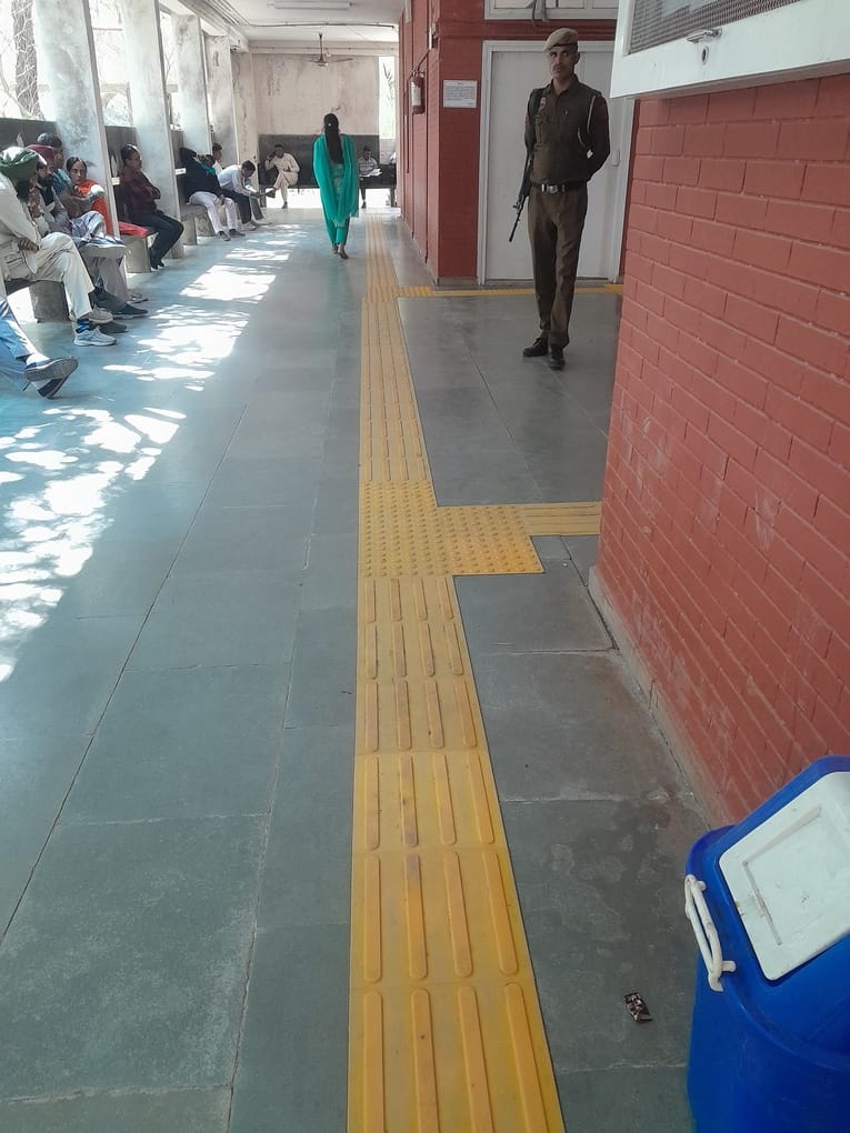 touchable path for blinds in court