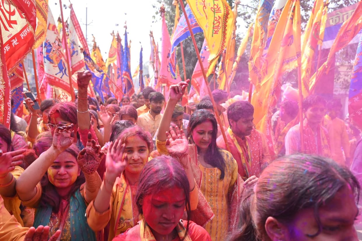 Nishan Padyatra was taken out with great pomp and show, Abir-Gulal was thrown.