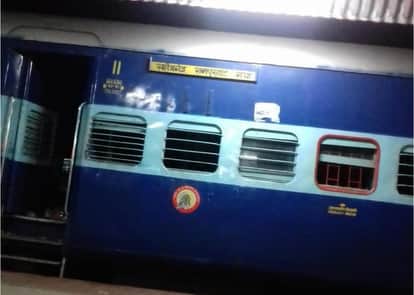 gaya jamalpur passenger train toilet body found railway police investigation