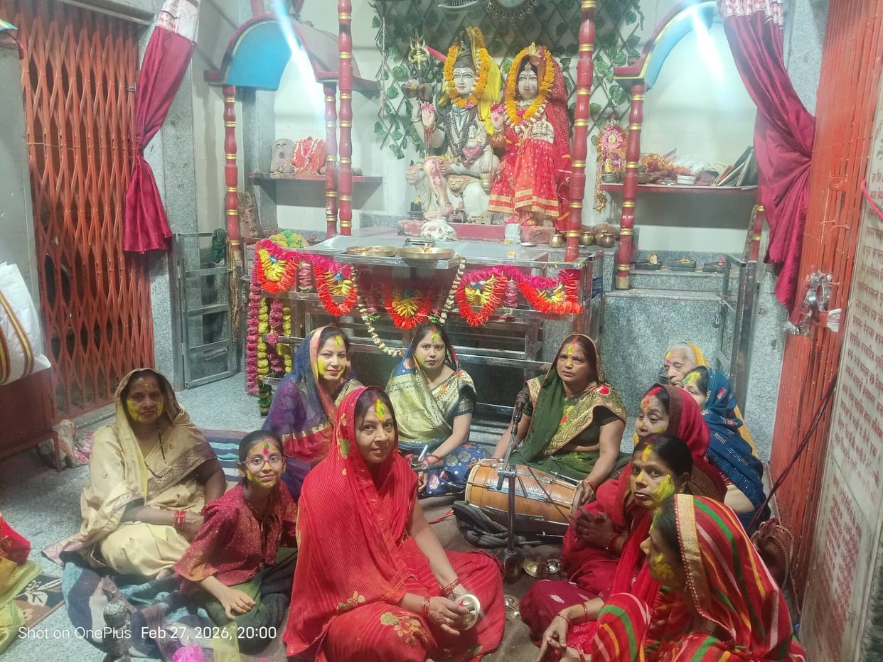 Abir gulal was thrown in Shiva temples, Rangbhari Ekadashi was celebrated by singing folk songs.