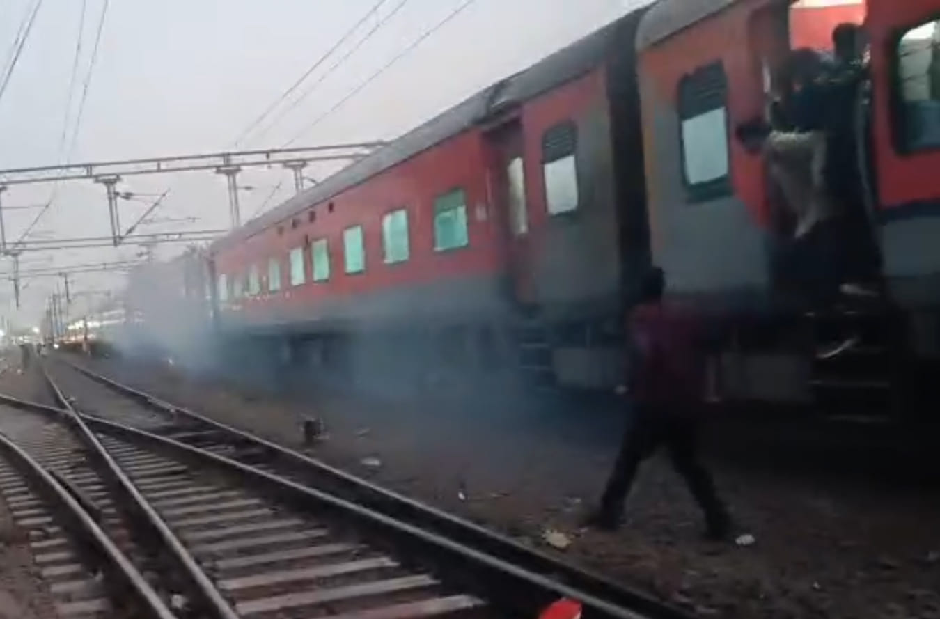 Saharanpur: Electrical wires fell on OHI line, rail traffic disrupted; Many trains stopped