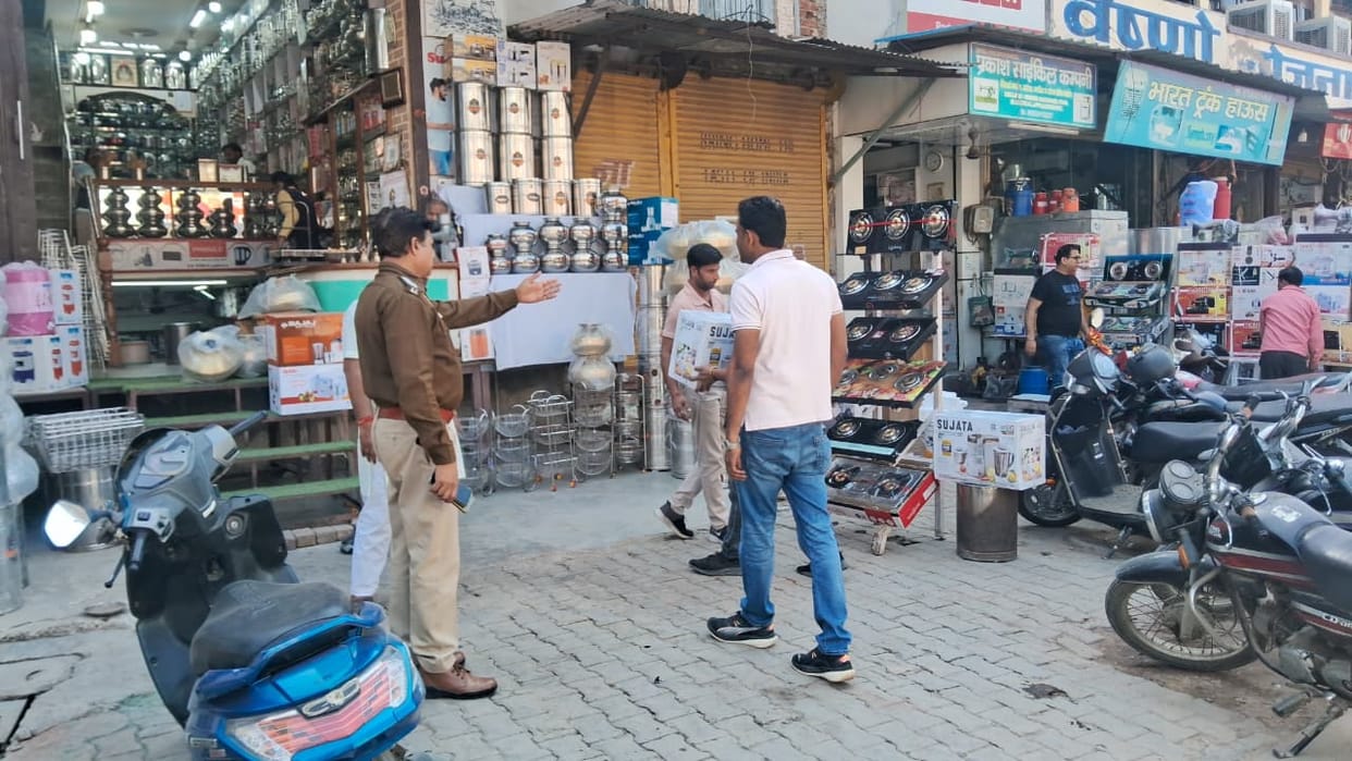 Police removed encroachment from Railway Road, issued warning